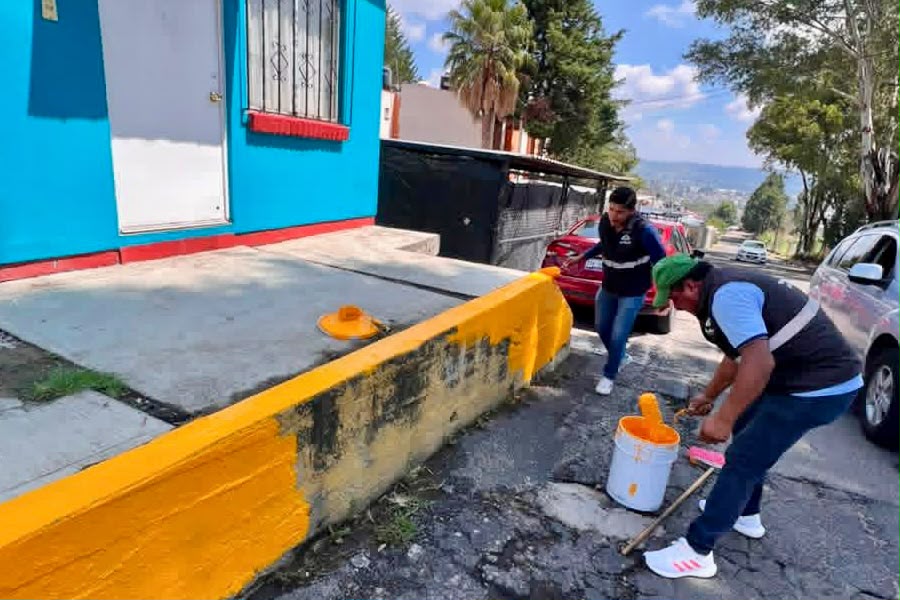 REFUERZAN SEGURIDAD VIAL EN EL SABINAL CON TRABAJOS DE BALIZAMIENTO