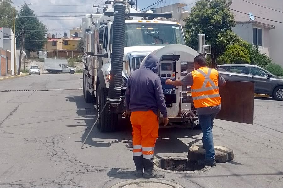 SE ADELANTAN A LAS LLUVIAS: REALIZAN DESAZOLVE EN CUATRO ZONAS DE LA CAPITAL PARA PROTEGER A LAS FAMILIAS