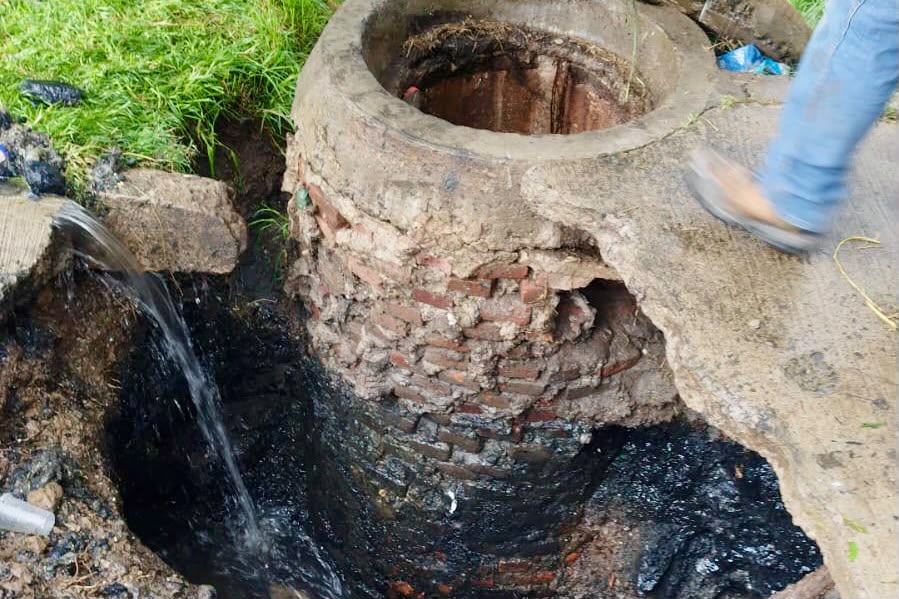 ATIENDEN DEMANDA CIUDADANA EN IV SEÑORÍO; REPARAN DRENAJE SANITARIO PARA MEJORAR LA CALIDAD DE VIDA DE LAS FAMILIAS