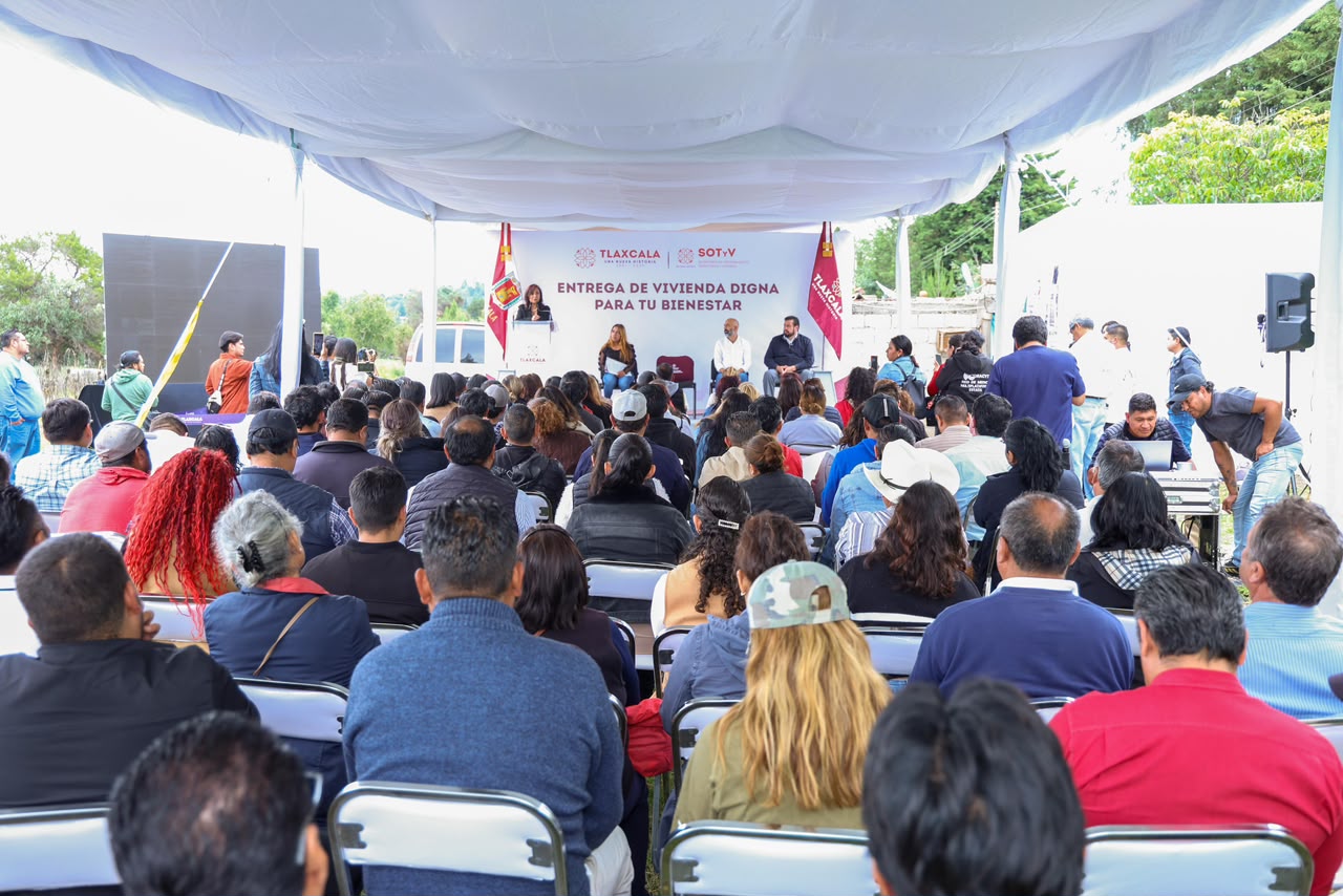 ENTREGA GOBIERNO ESTATAL ACCIONES DE VIVIENDA DIGNA EN TZOMPANTEPEC.
