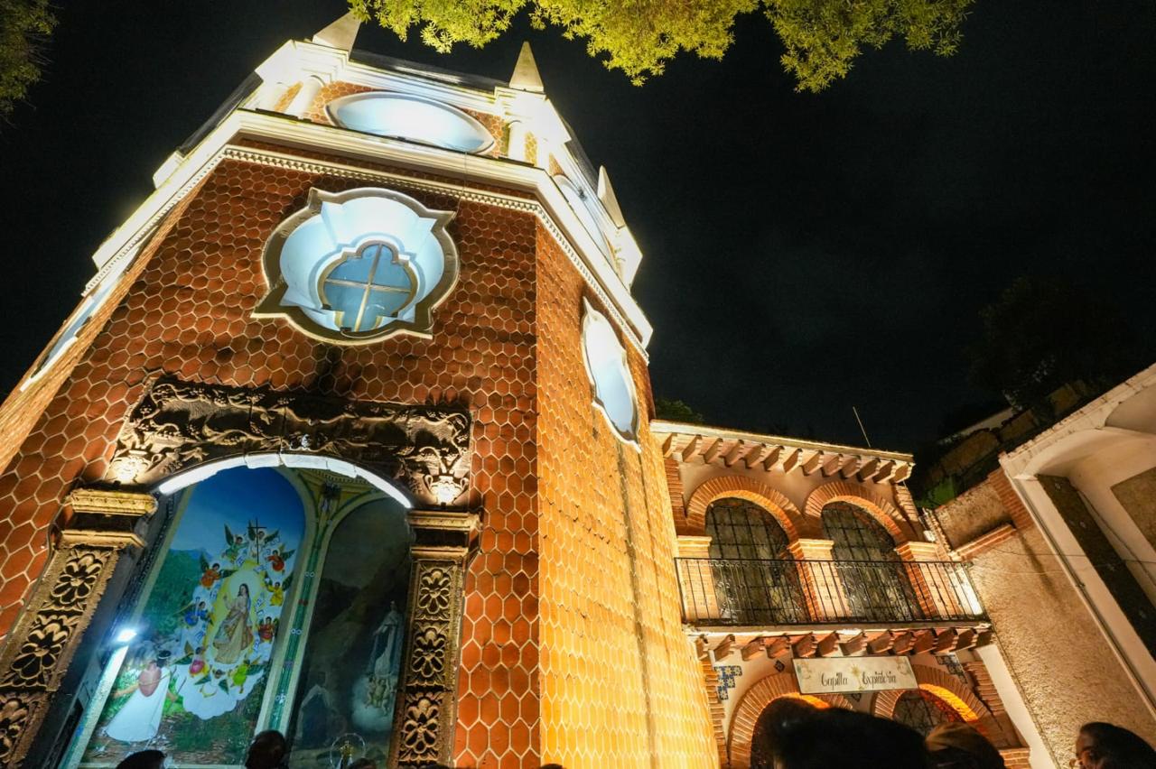 ILUMINACIÓN DE EL POCITO DE OCOTLÁN COLOCA A LA CAPITAL DE TLAXCALA COMO REFERENTE DEL TURISMO RELIGIOSO: ALFONSO SÁNCHEZ