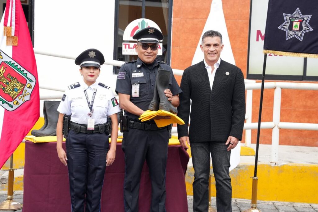 ALFONSO SÁNCHEZ GARCÍA RESPALDA A ELEMENTOS DE SEGURIDAD CON ENTREGA DE EQUIPAMIENTO PARA TEMPORADA DE LLUVIAS