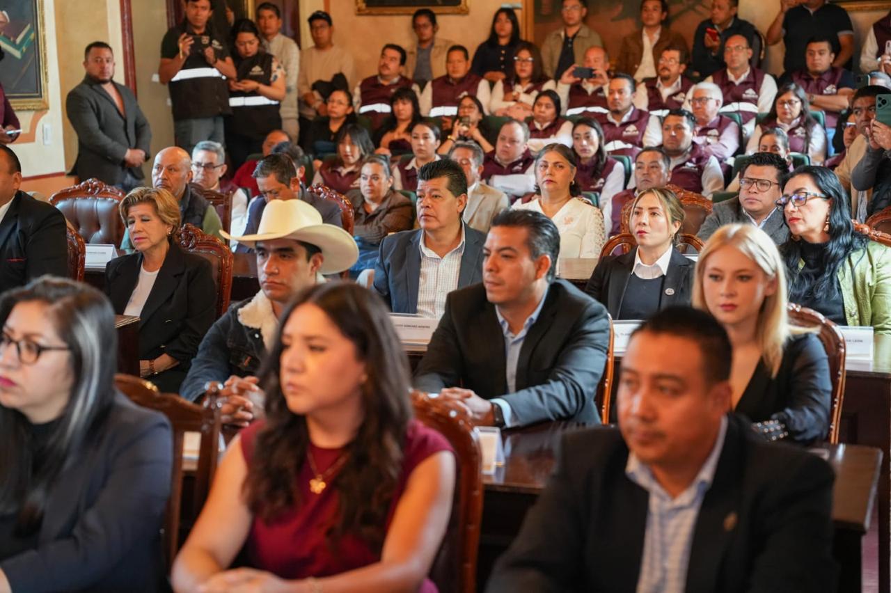 CABILDO TOMA PROTESTA A CARLOS LÓPEZ SUÁREZ COMO PRESIDENTE MUNICIPAL DE TLAXCALA