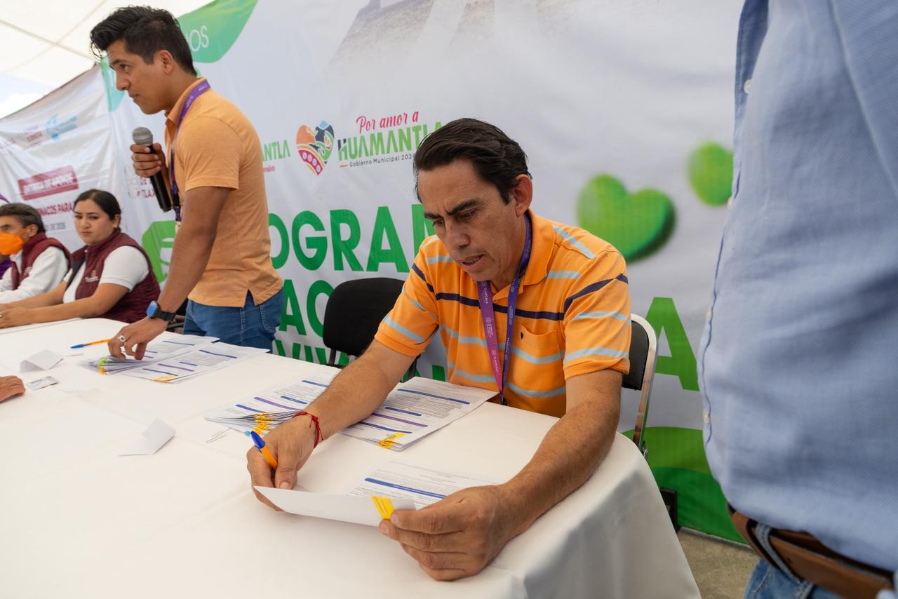ROCÍO HERNÁNDEZ CASTILLO IMPULSA ACCIONES DE BIENESTAR PARA LAS FAMILIAS HUAMANTLECAS CON LA ENTREGA DE 146 TINACOS