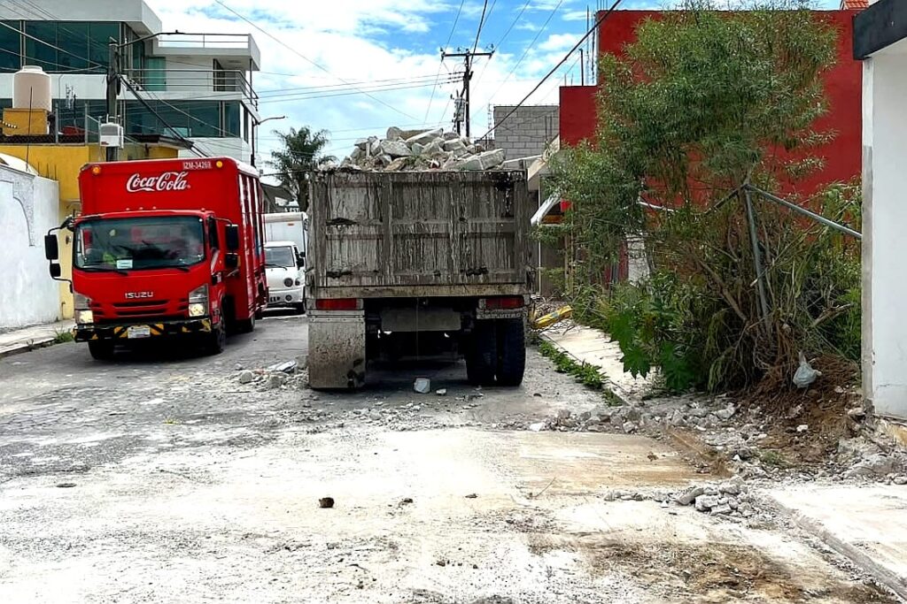 GOBIERNO QUE ESCUCHA Y RESUELVE RETIRA CASETA EN DESUSO QUE OBSTRUÍA BANQUETA EN ACUITLAPILCO