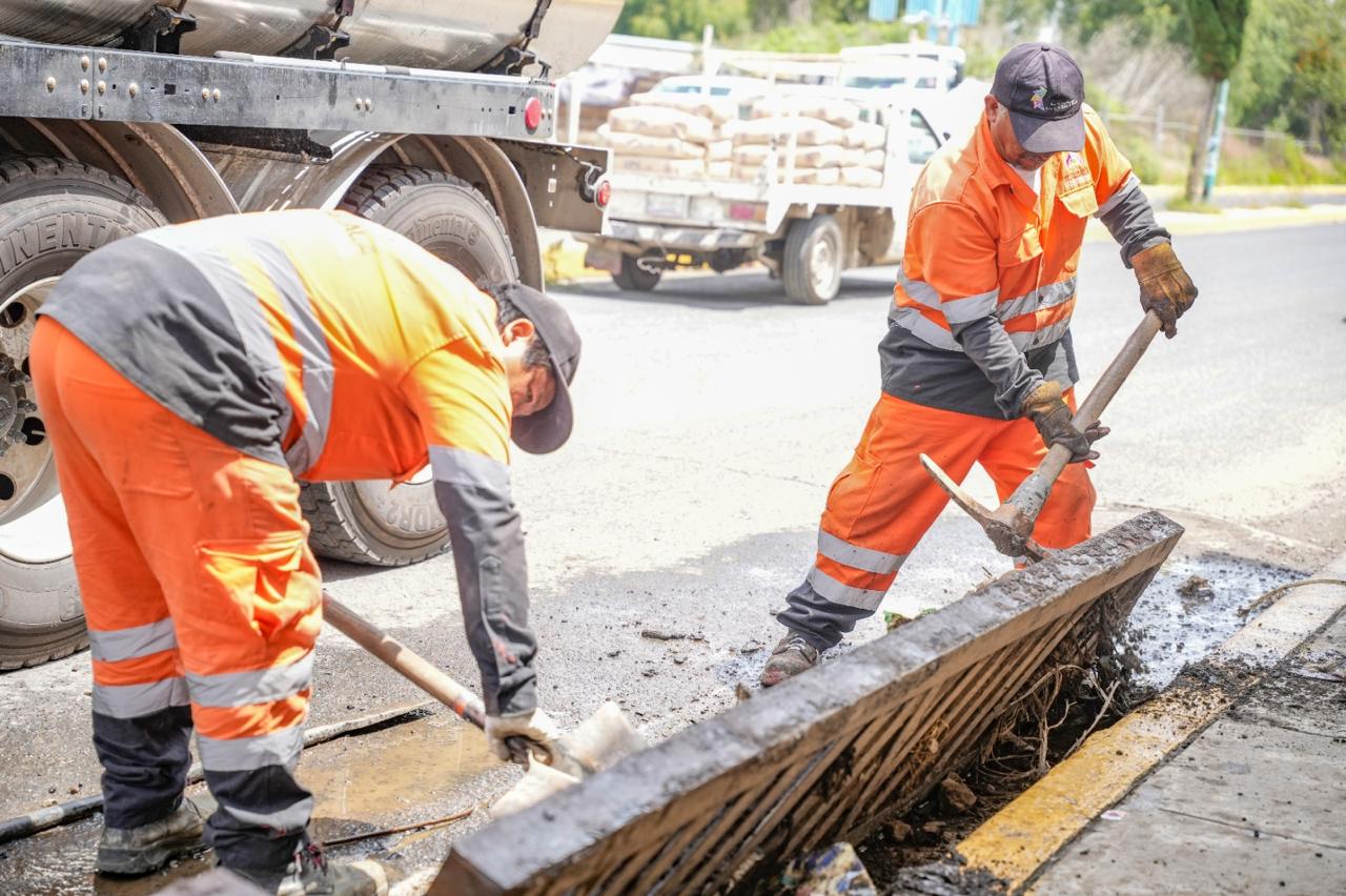 SUPERVISA PRESIDENTE MUNICIPAL DE TLAXCALA TRABAJOS DE DESAZOLVE PREVENTIVO EN BULEVAR GASODUCTO