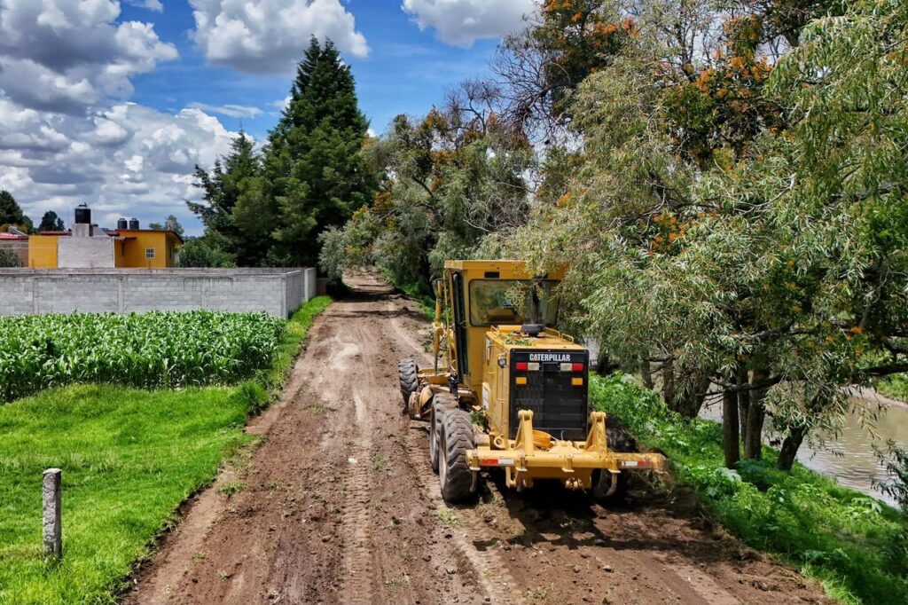 DIRECCIÓN DE OBRAS PÚBLICAS MEJORA VIALIDAD EN SAN ESTEBAN TIZATLÁN PARA FACILITAR LA MOVILIDAD
