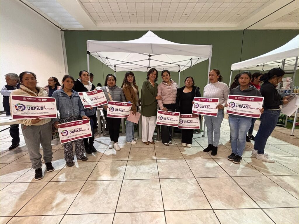 Reconoce Salvador Santos el trabajo del DIF Huamantla en favor de las mujeres jefas de familia
