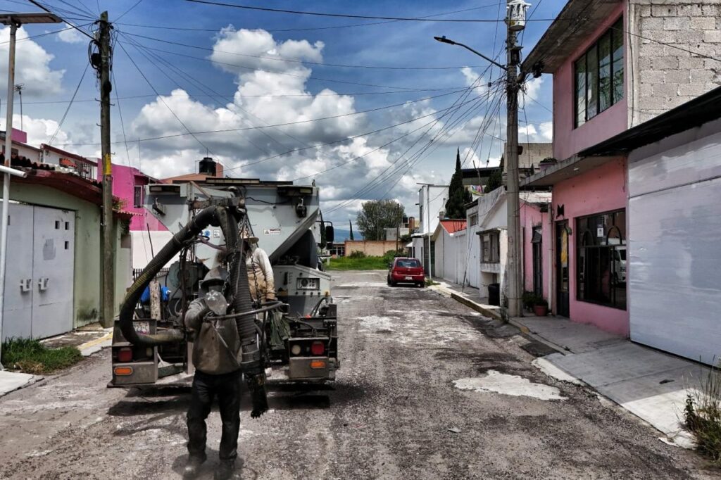 ATIENDE AYUNTAMIENTO DE TLAXCALA VIALIDADES CON BACHEO EN OCOTLÁN