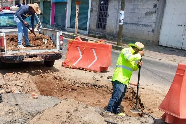 ¡ATIENDEN SOCAVÓN EN IXTULCO! BRIGADAS #MÁSTERRITORIO REFUERZAN LA SEGURIDAD VIAL