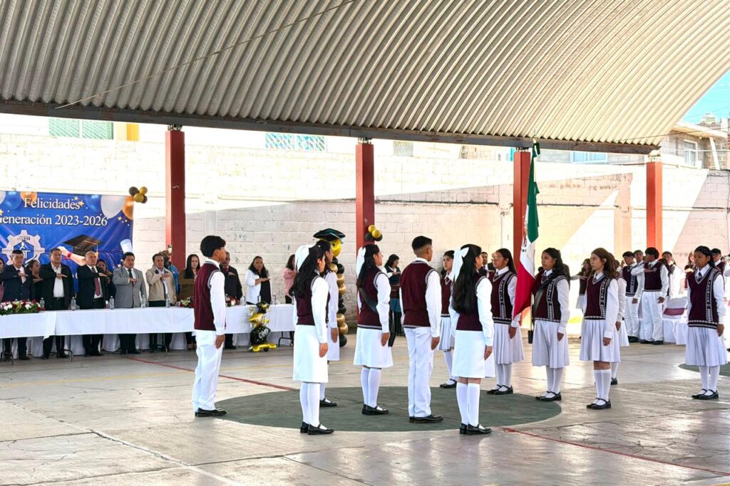 CARLOS LÓPEZ SUÁREZ APADRINA A NUEVA GENERACIÓN DE LA TÉCNICA 23 Y RECONOCE EL ESFUERZO DE LOS ESTUDIANTES