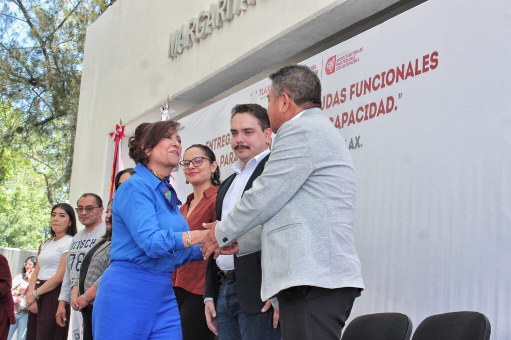 TLAXCALA REFUERZA SU COMPROMISO CON LA INCLUSIÓN; CARLOS LÓPEZ ACOMPAÑA ENTREGA DE APOYOS A PERSONAS CON DISCAPACIDAD