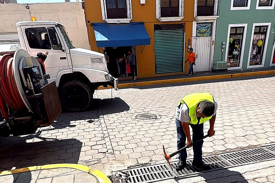 AYUNTAMIENTO DE TLAXCALA INTENSIFICA LIMPIEZA DE DRENAJES ANTE TEMPORADA DE LLUVIAS