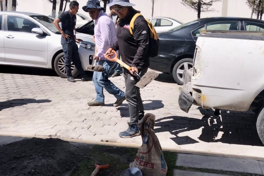 MÁS SEGURIDAD EN TLACOMULCO: COLOCAN TOPE PARA PROTEGER A PEATONES