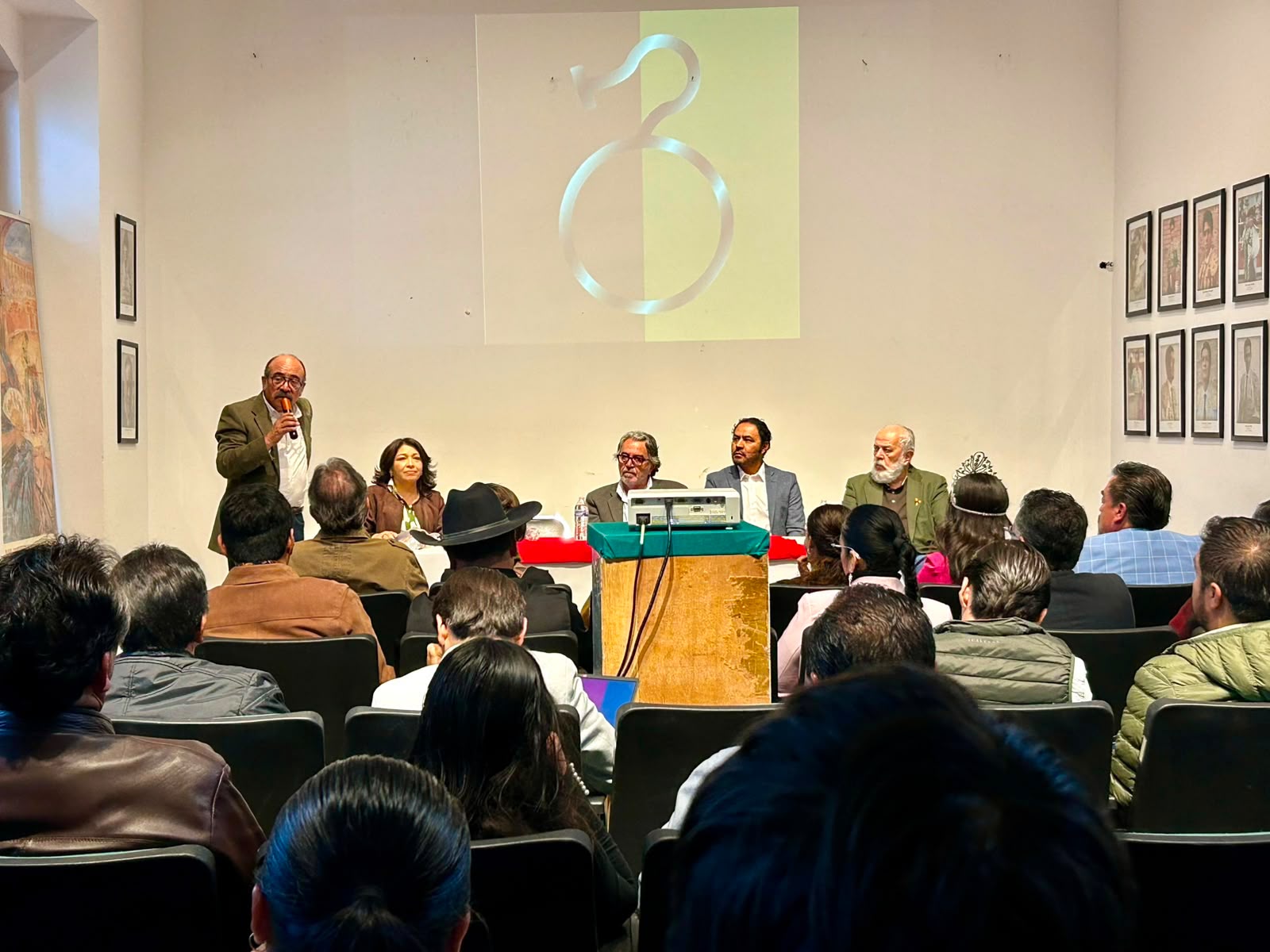 EL MUSEO TAURINO SE VISTIÓ DE ARTE, FOTOGRAFÍA Y TRADICIÓN CON LA AGENDA CULTURAL TAURINA DE LA FERIA INTERNACIONAL DEL ARTE EFÍMERO Y LA DALIA 2026