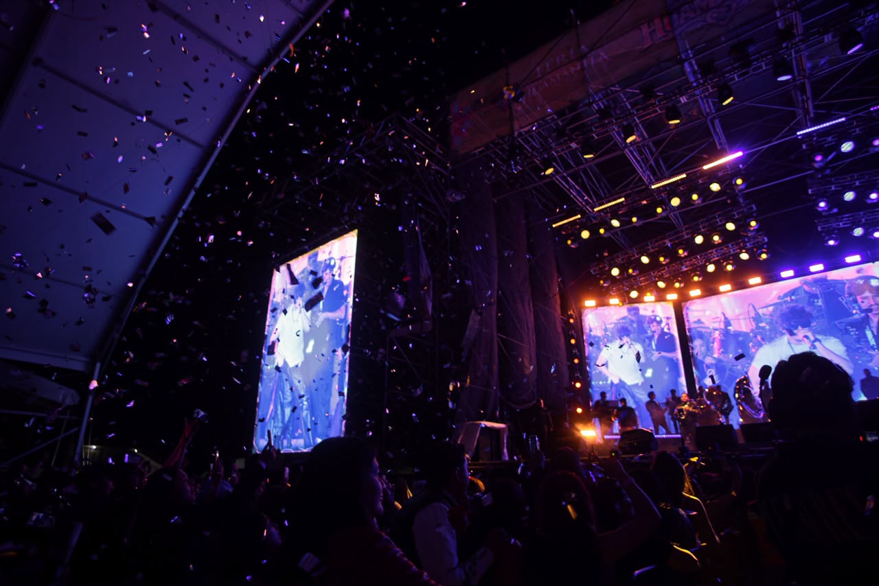 GABITO BALLESTEROS DESATA UNA NOCHE HISTÓRICA Y ABARROTA EL FORO LATIDO DE LA FERIA DE HUAMANTLA
