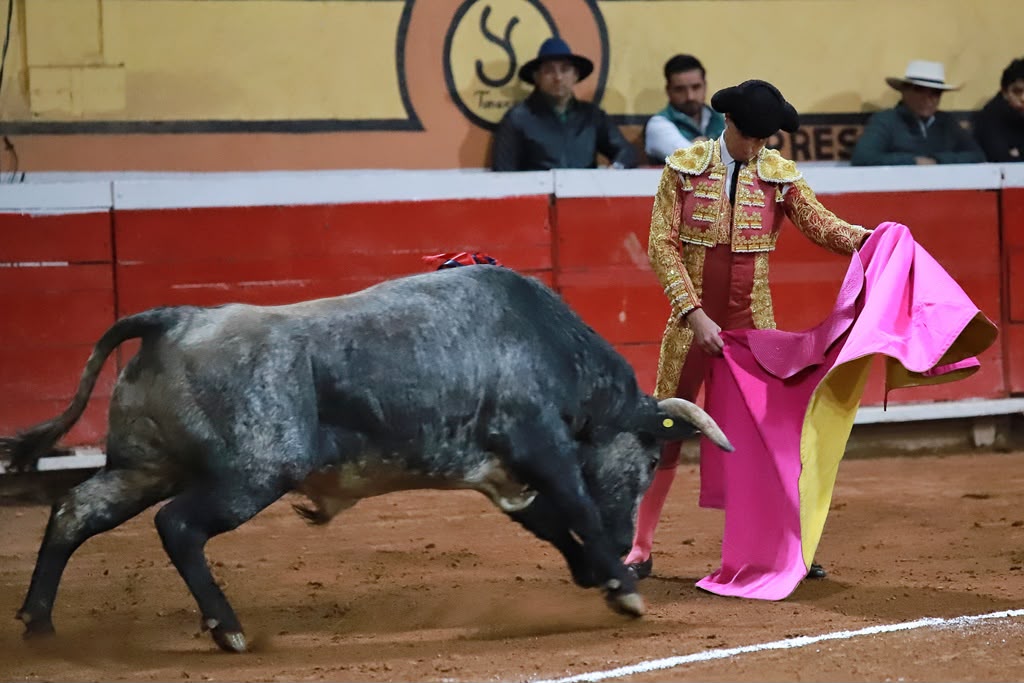 SEBASTIÁN IBELLES ABRE LA PUERTA GRANDE DE HUAMANTLA EN LA PRIMERA CORRIDA DE FERIA