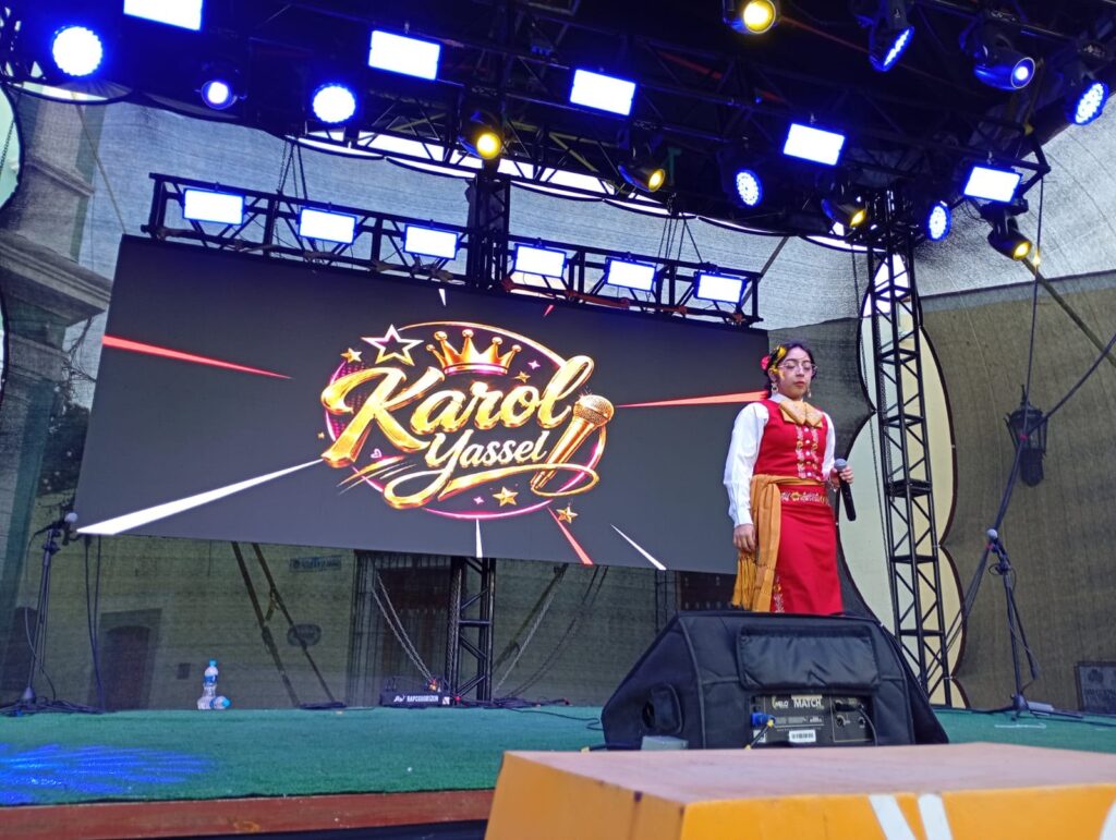 KAROL “LA VOZ VERSÁTIL” LLEVA SU TALENTO AL ESCENARIO CULTURAL