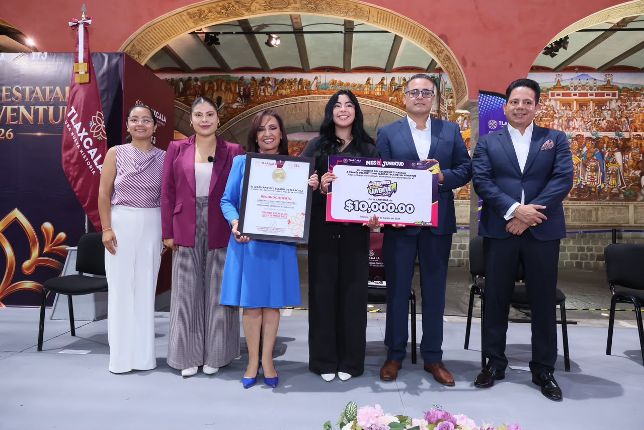 GOBERNADORA ENTREGA PREMIO ESTATAL DE LA JUVENTUD A 11 TALENTOS TLAXCALTECAS.