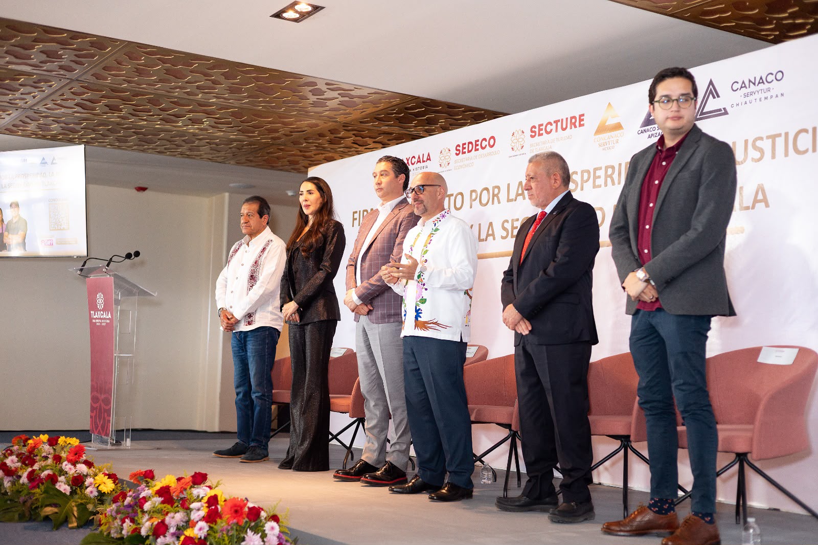 SALVADOR SANTOS CEDILLO FIRMA PACTO POR LA PROSPERIDAD, LA JUSTICIA ECONÓMICA Y LA SEGURIDAD DE TLAXCALA