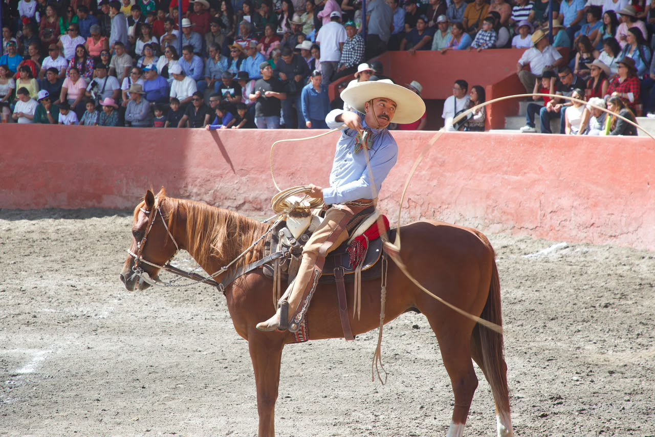¡LA TRADICIÓN CHARRA SIGUE GALOPANDO EN LA FERIA DE HUAMANTLA!