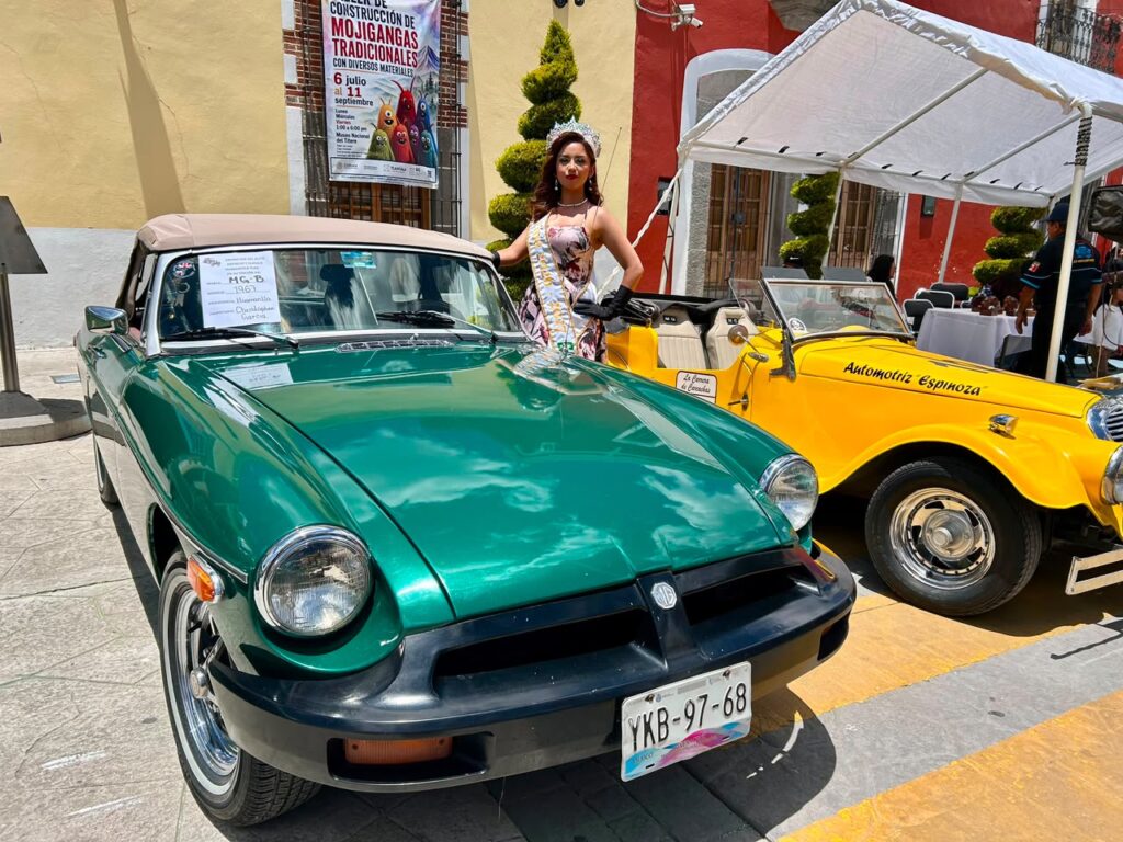 AUTOS CLÁSICOS Y ANTIGUOS SE DAN CITA EN HUAMANTLA DURANTE LA FERIA 2026
