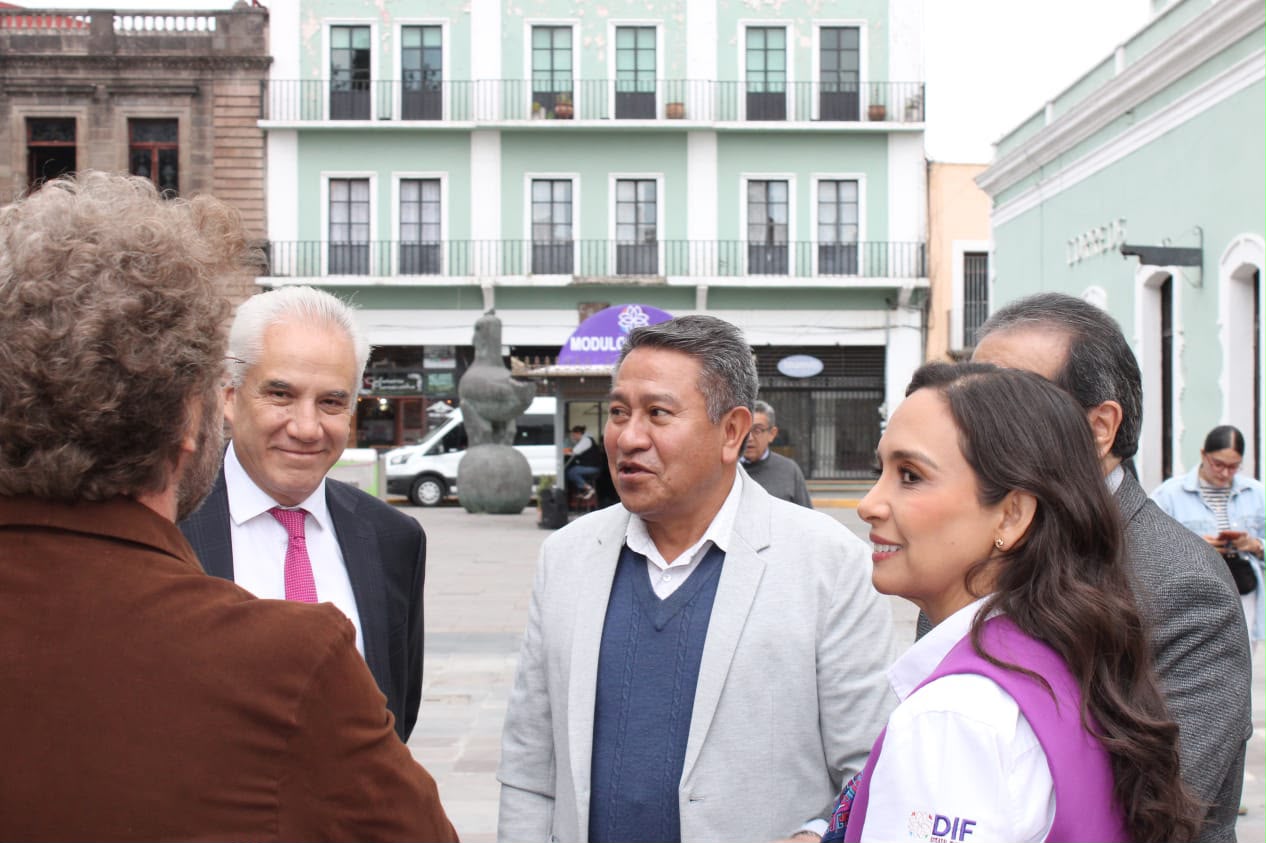 CARLOS LÓPEZ SUÁREZ ASISTE A INAUGURACIÓN DE EXPOSICIÓN DE AMADOR MONTES