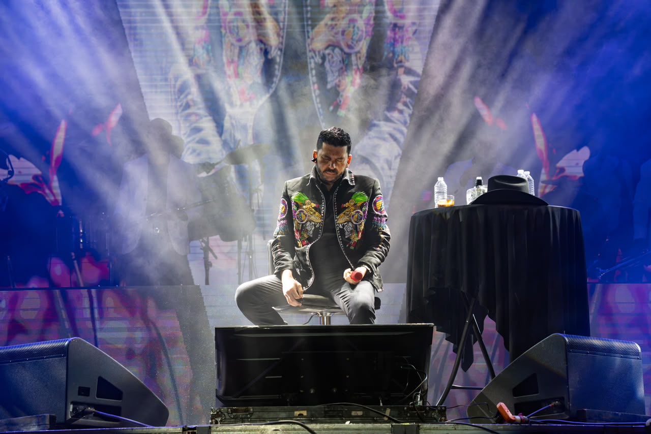 LUIS ÁNGEL “EL FLACO” HACE VIBRAR LA FERIA CON UNA NOCHE DE MÚSICA Y ESPECTÁCULO