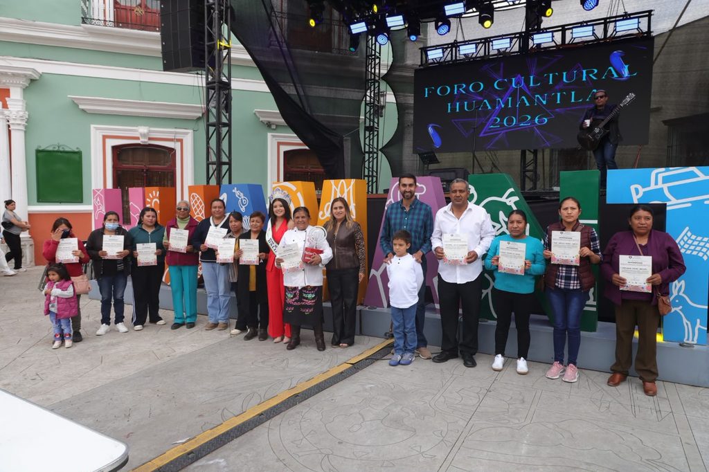 TRADICIONAL CHILEATOLADA REÚNE A FAMILIAS, TURISTAS Y SABORES TRADICIONALES EN LA FERIA INTERNACIONAL DEL ARTE EFÍMERO Y DE LA DALIA HUAMANTLA 2026