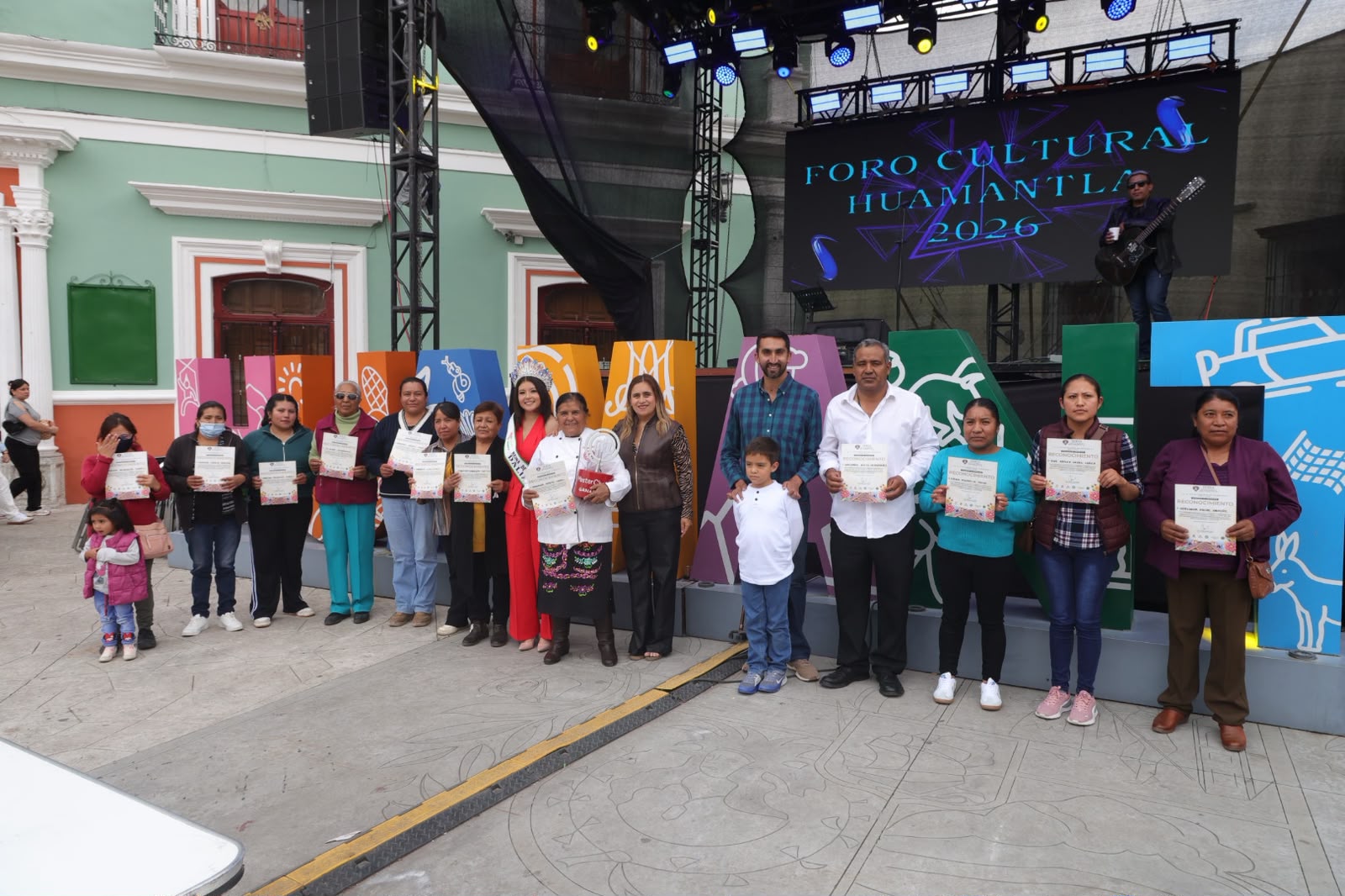 TRADICIONAL CHILEATOLADA REÚNE A FAMILIAS, TURISTAS Y SABORES TRADICIONALES EN LA FERIA INTERNACIONAL DEL ARTE EFÍMERO Y DE LA DALIA HUAMANTLA 2026