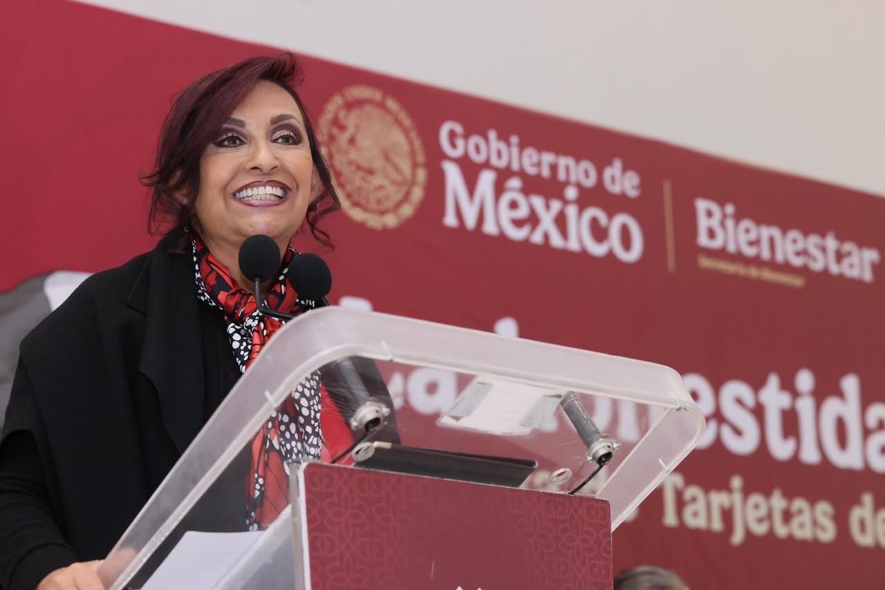 RECIBEN MUJERES Y ADULTOS MAYORES TARJETAS DE PROGRAMAS DE BIENESTAR.