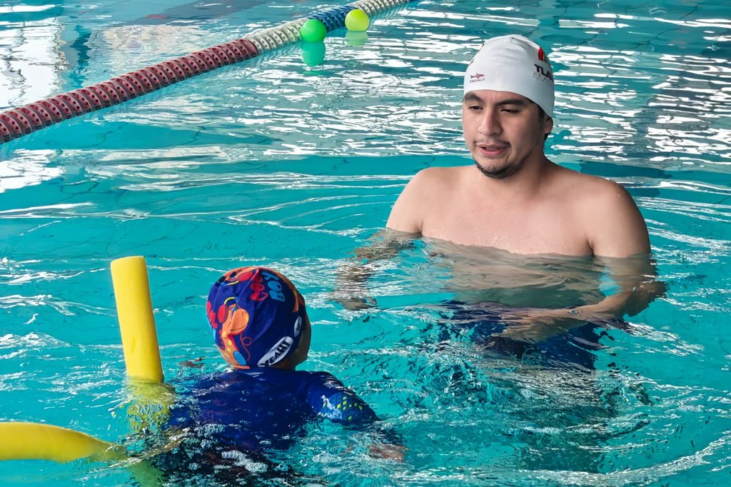 ALFONSO SÁNCHEZ GARCÍA DEJÓ LAS BASES Y AHORA ES POSIBLE AMPLIAR LA ATENCIÓN A NIÑAS Y NIÑOS CON DISCAPACIDAD EN NATACIÓN