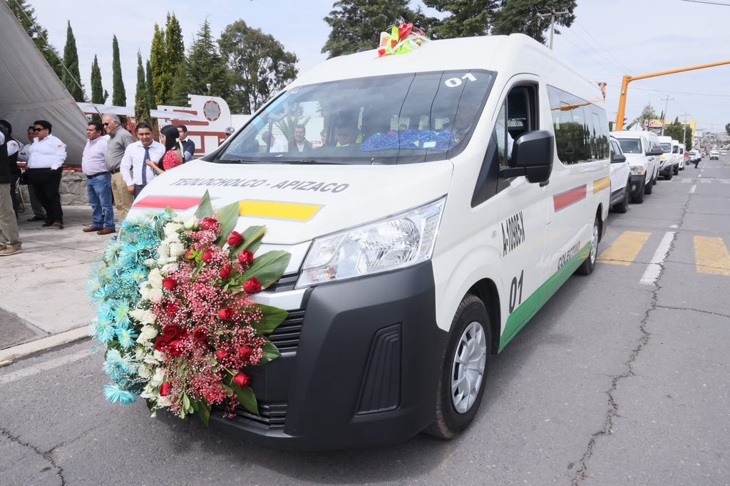 GOBERNADORA ENTREGA CONCESIONES Y DA BANDERAZO A NUEVA RUTA INTERMUNICIPAL APIZACO–TEOLOCHOLCO
