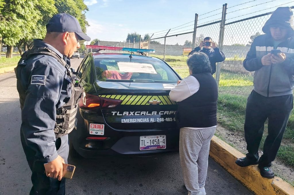 SOLICITAN MUJER Y SUS HIJOS APOYO EN CABINA DE AUXILIO Y ELEMENTOS DE SEGURIDAD DE LA CAPITAL BRINDAN ATENCIÓN OPORTUNA