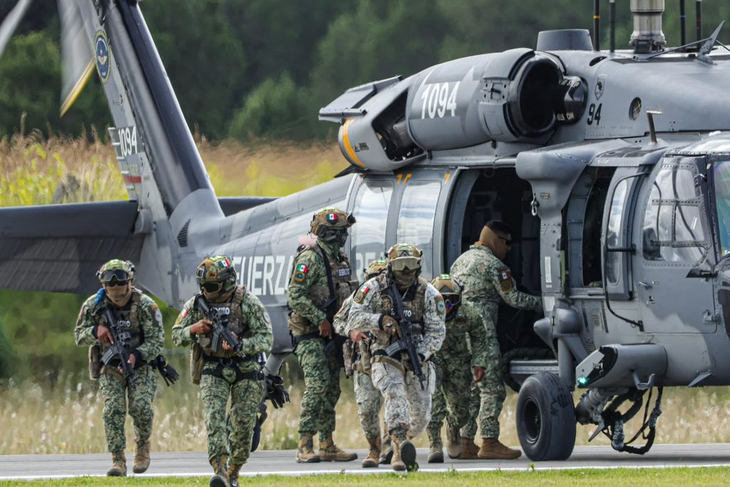 PRESENCIA GOBERNADORA ENSAYO AÉREO EN ATLANGATEPEC.