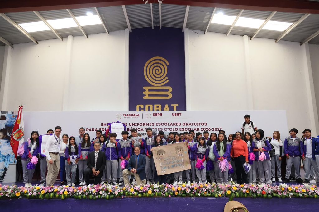 ENTREGA GOBERNADORA 40 MIL UNIFORMES GRATUITOS A ESTUDIANTES DE TLAXCALA