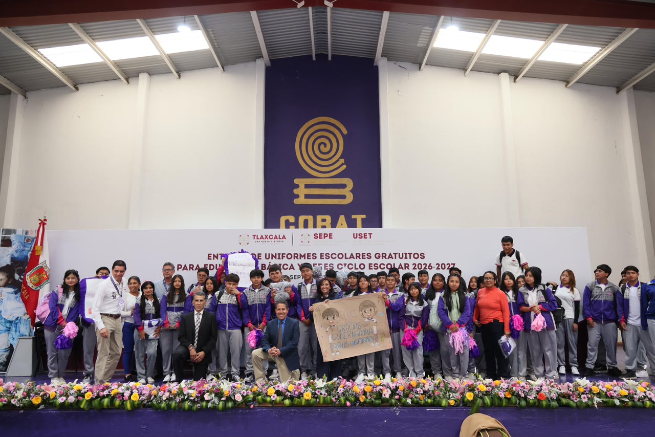 ENTREGA GOBERNADORA 40 MIL UNIFORMES GRATUITOS A ESTUDIANTES DE TLAXCALA