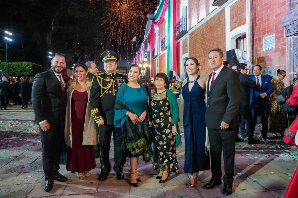 CARLOS LÓPEZ SUÁREZ PARTICIPA EN LA CEREMONIA DEL GRITO DE INDEPENDENCIA EN TLAXCALA CAPITAL