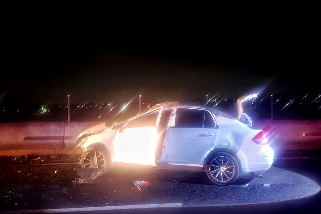 POLICÍA MUNICIPAL DE TLAXCALA PONE A DISPOSICIÓN VEHÍCULO CON NOTABLES HUELLAS DE ACCIDENTE Y ABANDONADO