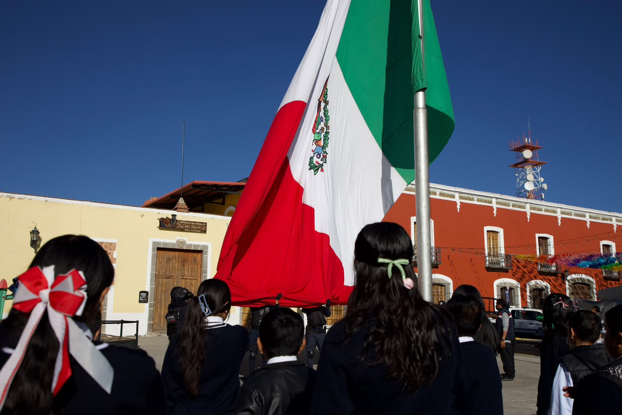 PARTICIPAN DESARROLLO ECONÓMICO Y COMERCIO, COMUNIDADES Y COMUNIDAD EDUCATIVA EN HOMENAJE CÍVICO DE HUAMANTLA