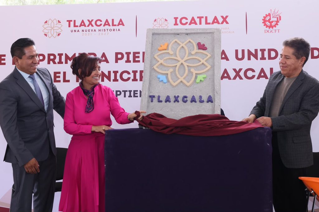 ENCABEZA GOBERNADORA COLOCACIÓN DE PRIMERA PIEDRA DE LA UNIDAD TLAXCALA DEL ICATLAX