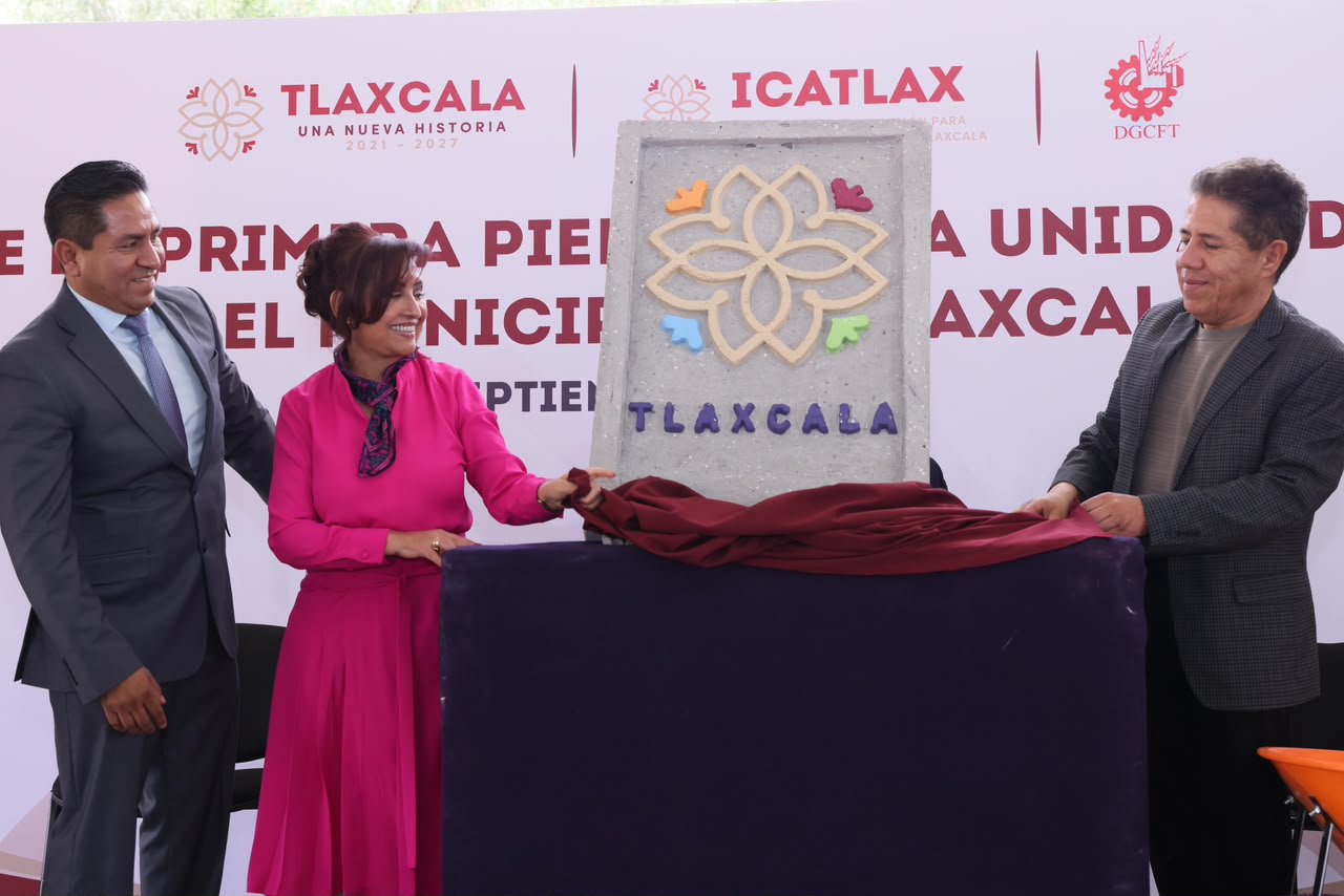 ENCABEZA GOBERNADORA COLOCACIÓN DE PRIMERA PIEDRA DE LA UNIDAD TLAXCALA DEL ICATLAX