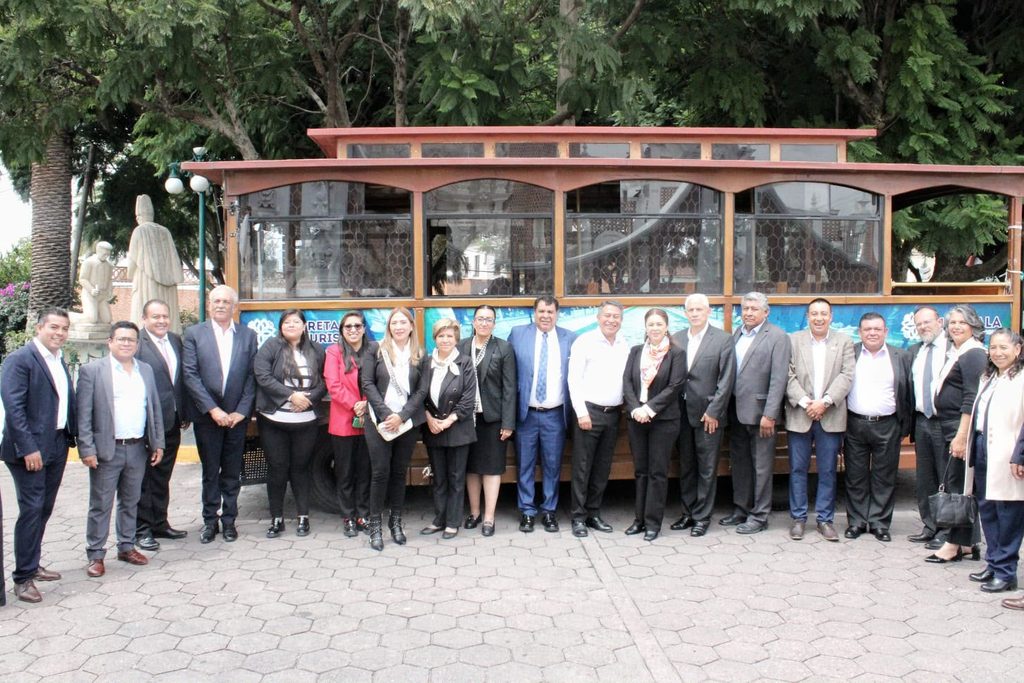 ALCALDE CARLOS LÓPEZ SUÁREZ REALIZA RECORRIDO TURÍSTICO CON EL CABILDO POR LOS 501 AÑOS DE TLAXCALA