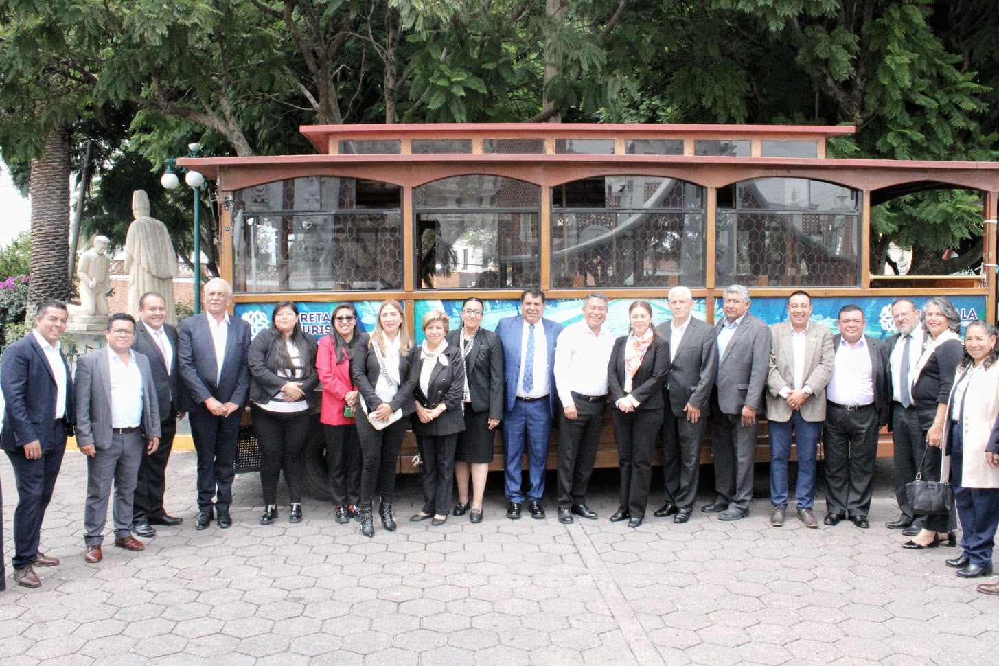 ALCALDE CARLOS LÓPEZ SUÁREZ REALIZA RECORRIDO TURÍSTICO CON EL CABILDO POR LOS 501 AÑOS DE TLAXCALA