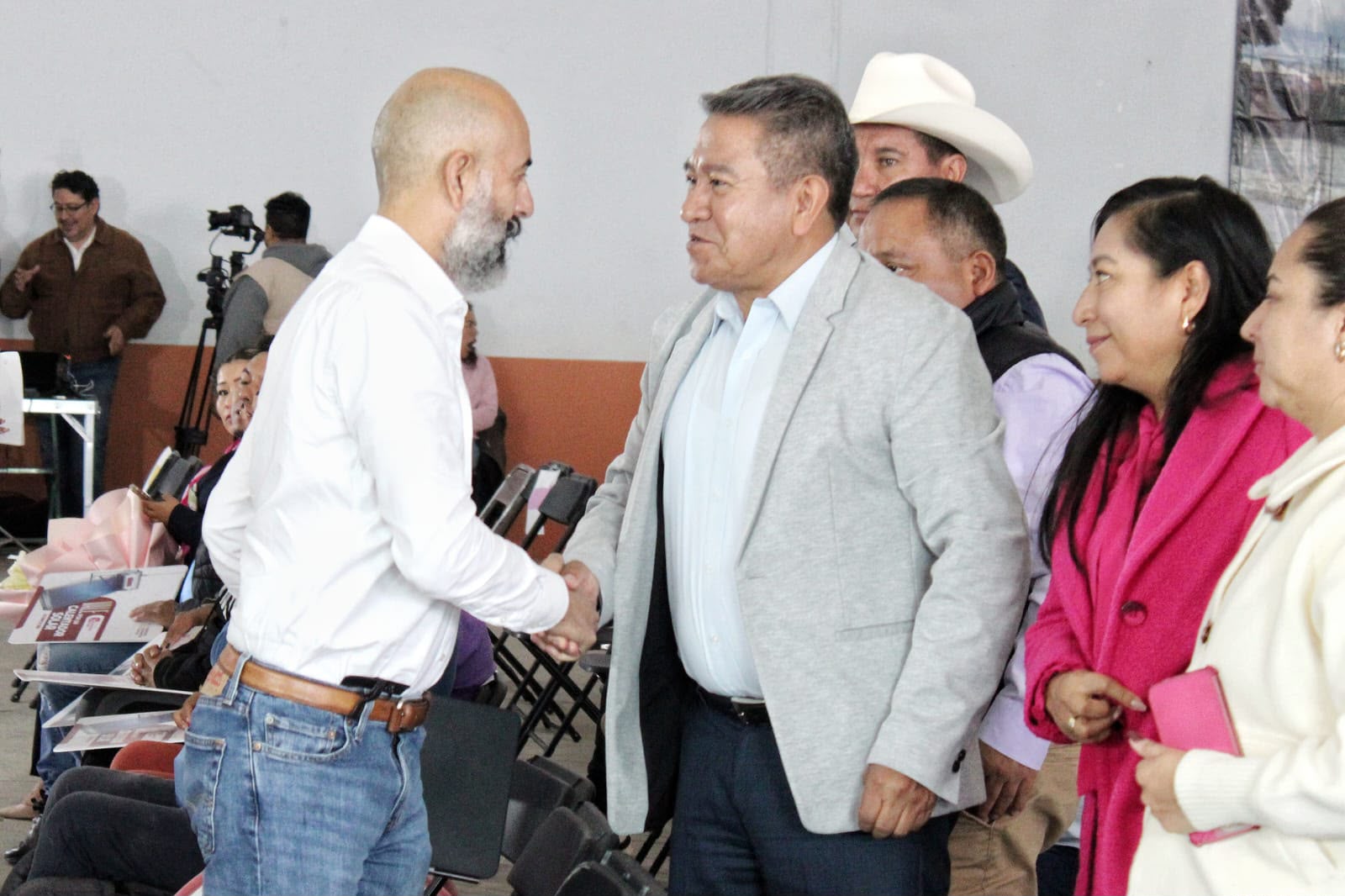 ACOMPAÑA CARLOS LÓPEZ SUÁREZ ENTREGA DE CALENTADORES SOLARES 2026 EN TERRENATE