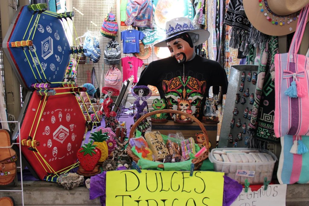 ARRANCA MERCADO DE ARTESANOS DE LA CAPITAL CON LA TEMPORADA ARTESANAL DE DÍA DE MUERTOS Y NAVIDAD
