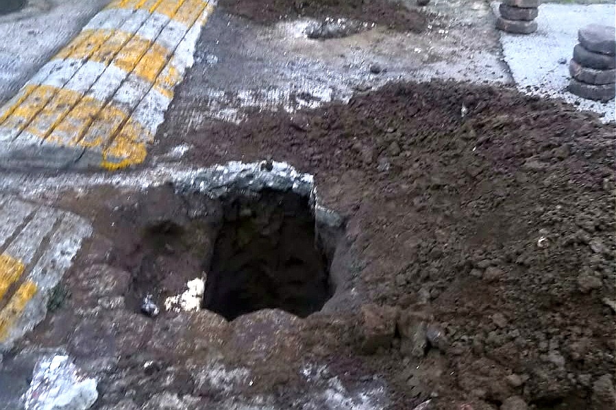 ATIENDE CAPAM FUGA DE AGUA EN LA CALLE QUIAHUIXTLÁN EN SAN ISIDRO; CONTINÚA CERRADA A LA CIRCULACIÓN