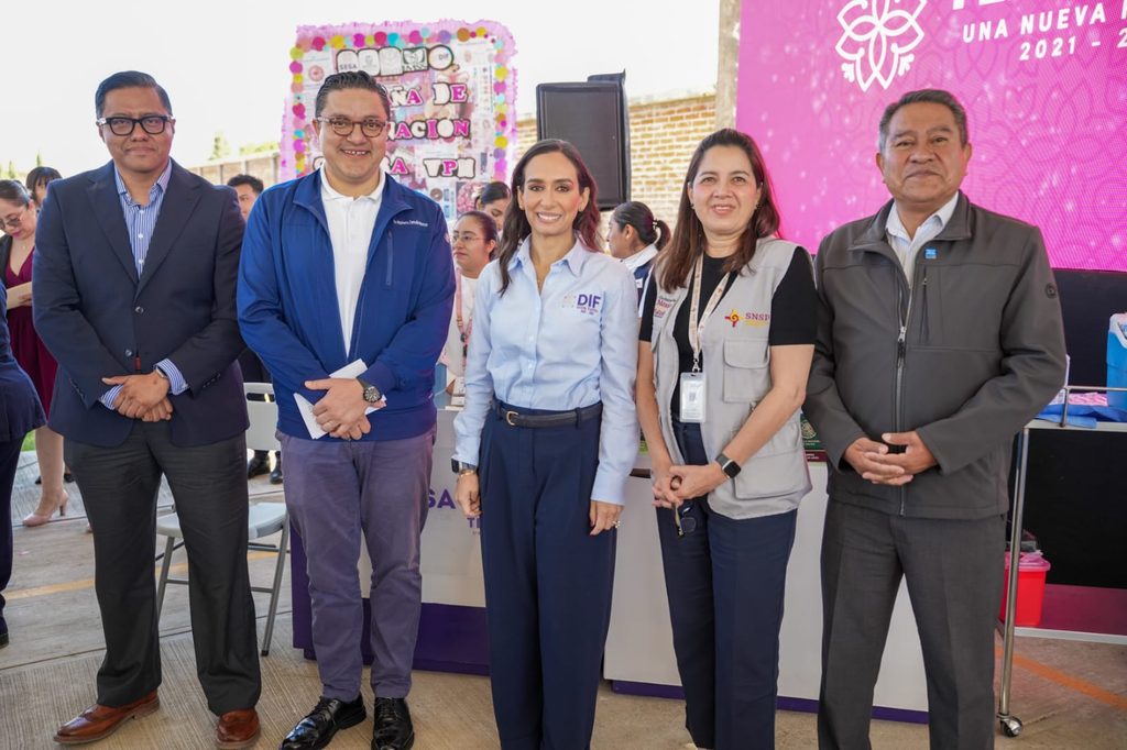 ASISTE ALCALDE DE TLAXCALA CARLOS LÓPEZ SUÁREZ AL ARRANQUE DE LA CAMPAÑA DE VACUNACIÓN DE TEMPORADA INVERNAL Y CONTRA EL VPH EN TLAXCALA