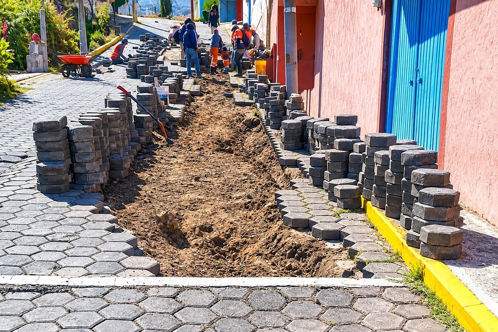 AYUNTAMIENTO DE TLAXCALA INICIA REHABILITACIÓN DE ADOQUÍN EN SAN LUCAS CUAUHTELULPAN TRAS AFECTACIÓN POR LLUVIAS